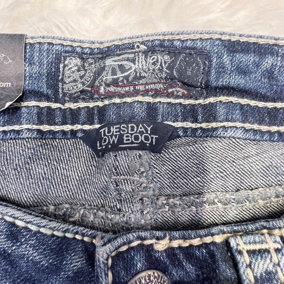 👖NWT($105)🤩|•SILVER JEANS•| Tuesday Low Rise Boot Cut Jeans Size 27x31👖 - Picture 9 of 12